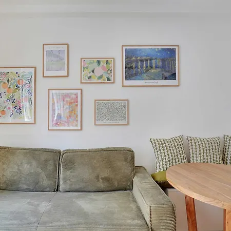 Chic Flat - - 1br 4p